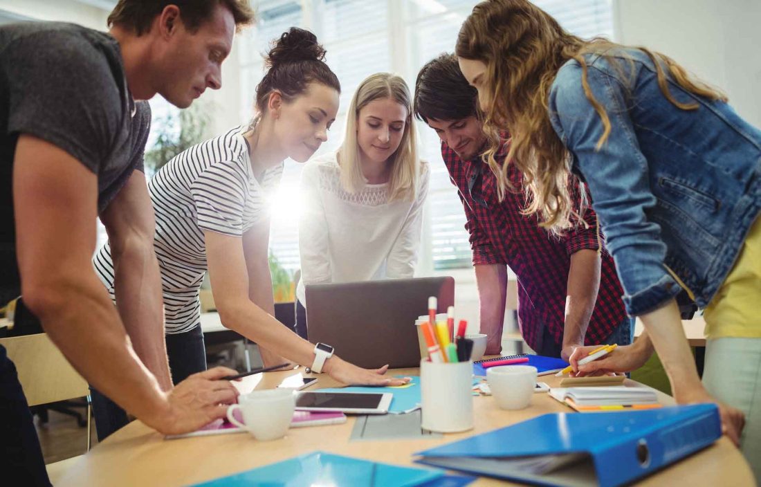 une équipe en train de travailler sur un projet de transformation